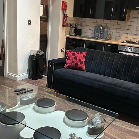 Luxurious 2 Bed Apartment Bedford Exteriör bild